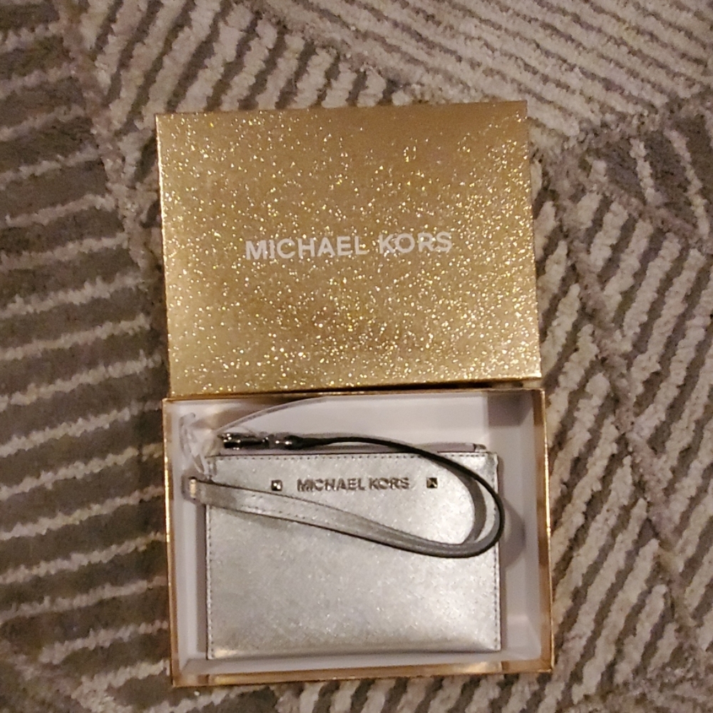 🆕️ Michael Kors Karla Silver Wristlet